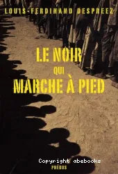 Le noir qui marche à pied