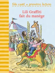 Lili Graffiti fait du manège